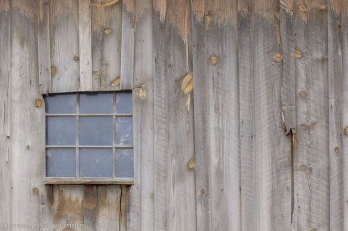 关键词:复古垃圾木房子的窗户免费下载 复古垃圾木房子的窗户 图片